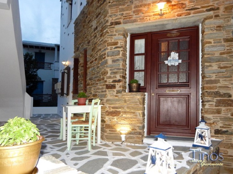 TINOS SUITES & APARTMENTS