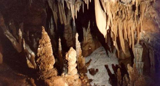 Cave-gulch in Polidrossos