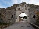 Ηπειρος, νομός Ιωαννίνων, Ιωάννινα, η κύρια είσοδος στον προαύλιο χώρο του Βυζαντινού Μουσείου